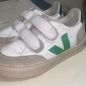Veja Kids Sneakers in White and Green